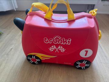 Trunki Kinderkoffer – Raceauto Rood (Ride-on) beschikbaar voor biedingen