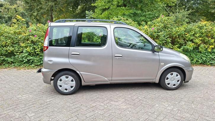 Toyota Yaris Verso 1.5 16V Vvti Linea SOL 2003 Grijs, Auto's, Toyota, Particulier, Yaris Verso, Benzine, C, MPV, Handgeschakeld
