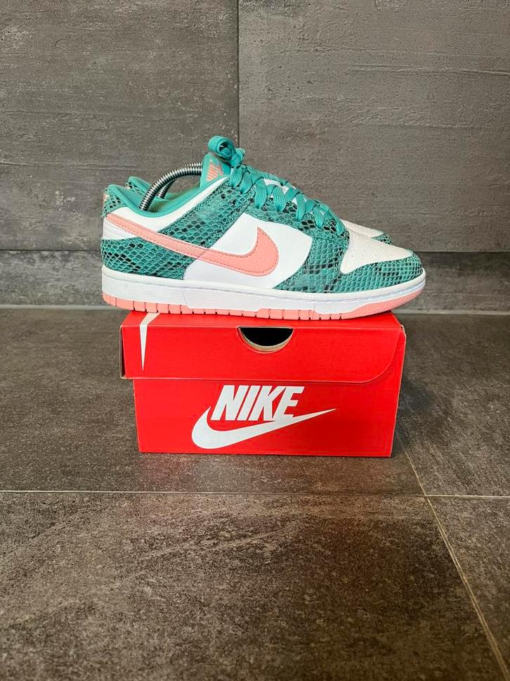Nike Dunk Low Snakeskin | Maat 38.5, Kleding | Dames, Schoenen, Zo goed als nieuw, Sneakers of Gympen, Overige kleuren, Ophalen of Verzenden