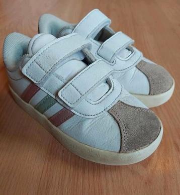 Adidas kinderschoenen maat 26 beschikbaar voor biedingen