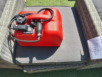 Bijna nieuwe boottank beschikbaar voor biedingen