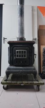 Oude houtkachel met mogelijkheid om op te koken., Huis en Inrichting, Kachels, Ophalen, Gebruikt, Hout, Houtkachel