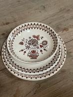 Servies Jamestown Johnson Bros - 2 borden, 2 kommen, Huis en Inrichting, Keuken | Servies, Gebruikt, Ophalen of Verzenden, Bord(en)