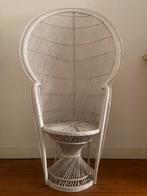 Prachtige, rieten vintage pauwstoel., Huis en Inrichting, Ophalen, Wit, Vintage, Riet of Rotan