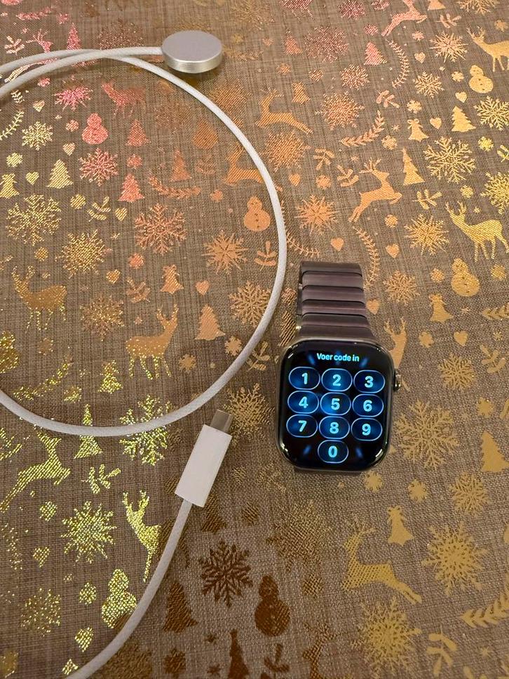 Apple Watch Series 10 (GPS + Cellular) 42mm Titanium, Sieraden, Tassen en Uiterlijk, Smartwatches, Zo goed als nieuw, iOS, Grijs