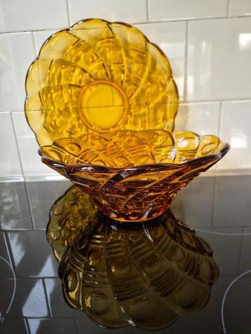 Zwaar glas amberkleur ronde schaal en hoge kom/schaal beschikbaar voor biedingen