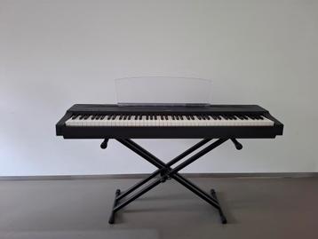 Yamaha P70 Digitale Piano beschikbaar voor biedingen