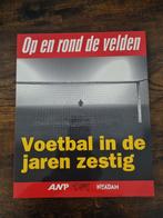 Voetbal in de jaren zestig - Nostalgisch voetbalboek, Boeken, Ophalen of Verzenden, Zo goed als nieuw