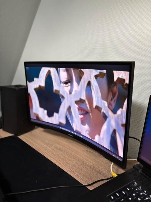 (Gaming) Monitor, Computers en Software, Monitoren, Zo goed als nieuw, 151 t/m 200 Hz, DisplayPort, HDMI, Gaming, Curved, In hoogte verstelbaar