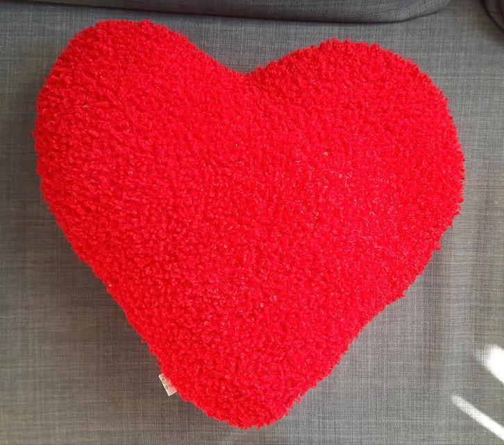 Rood hartvormig kussen, Huis en Inrichting, Woonaccessoires | Kussens, Gebruikt, Rood, Hartvormig, Ophalen of Verzenden