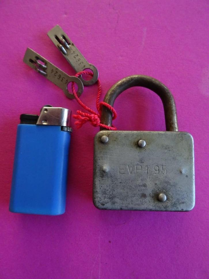 APART OUD HANGSLOT + 2 SLEUTELS SLOT SLOTEN HANGSLOTEN, Antiek en Kunst, Curiosa en Brocante, Ophalen of Verzenden