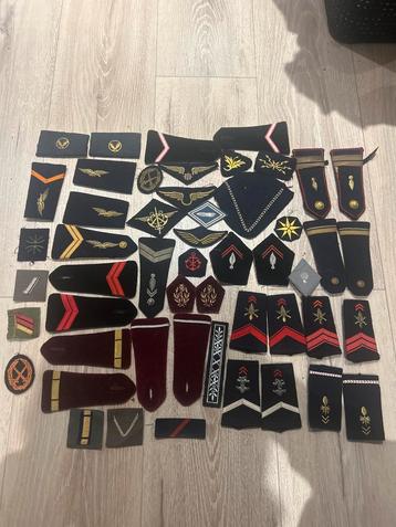 Franse Militaria Emblemen Collectie beschikbaar voor biedingen