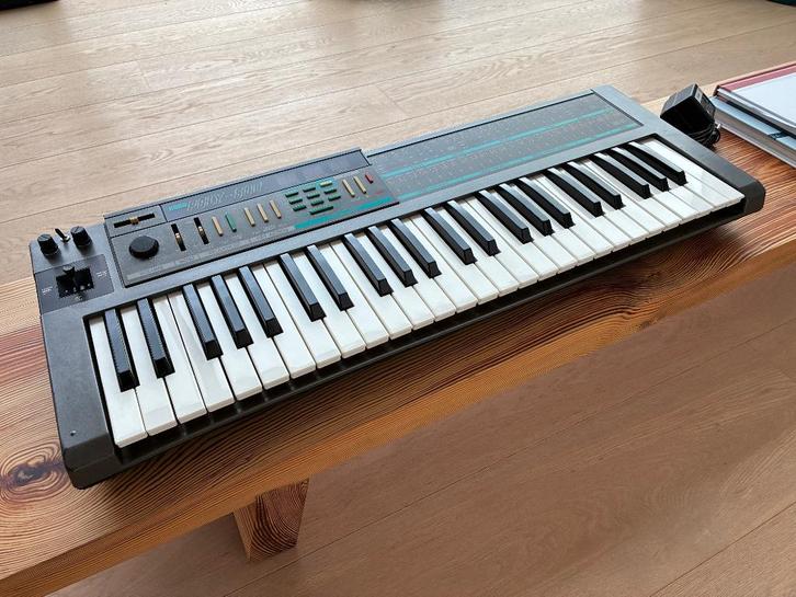 Korg Poly-800 MK1 met Moog Slayer mod, Muziek en Instrumenten, Synthesizers, Gebruikt, 49 toetsen, Korg, Met midi-aansluiting