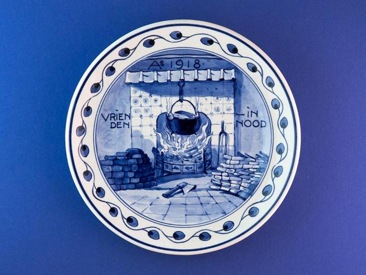 Porceleyne Fles 1918 Vrienden in Nood 18cm (1) Blauw WO-1, Antiek en Kunst, Antiek | Wandborden en Tegels, Ophalen of Verzenden