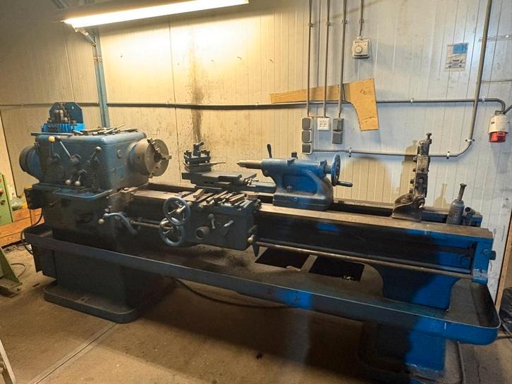 Zware industriële draaibank P.420, Zakelijke goederen, Machines en Bouw | Metaalbewerking, Ophalen