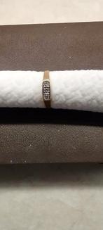 Elegante Gouden 14krt Damesring voorzien van Drie Zirkonia's, 18 tot 19, Ophalen of Verzenden, Zo goed als nieuw, Met edelsteen