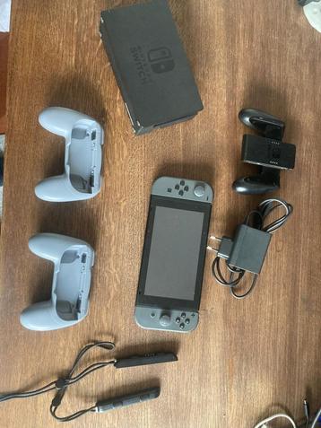 Nintendo Switch v2 Grijs beschikbaar voor biedingen