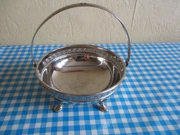 Bonbonschaaltje met hengsel. Retro. Vintage. beschikbaar voor biedingen