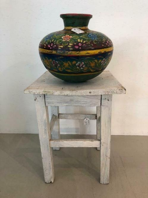 Brocante oude houten witte kruk - bijzettafeltje, Antiek en Kunst, Curiosa en Brocante, Ophalen of Verzenden