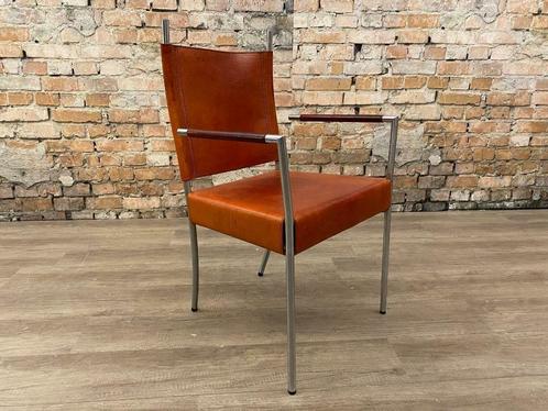 Vintage Armstoel bij TheReSales, Huis en Inrichting, Stoelen, Zo goed als nieuw, Leer, Metaal, Overige kleuren, Ophalen of Verzenden