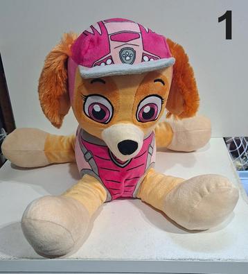 Diverse Paw Patrol knuffels Chase en Skye beschikbaar voor biedingen