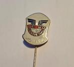 Oude speld WOLVEGA HEIWO lichtmetaal geemailleerd, Ophalen of Verzenden, Gebruikt, Transport, Speldje of Pin