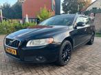 Volvo V70 2.5 T AUT 2008 Zwart, 1800 kg, Stationwagon, Particulier, 93 €/maand
