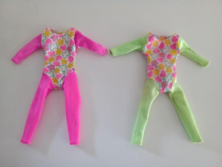 Allerlei Kledingstukken voor (Barbie) Poppen (22 foto's), Verzamelen, Poppen, Gebruikt, Kleertjes, Ophalen of Verzenden