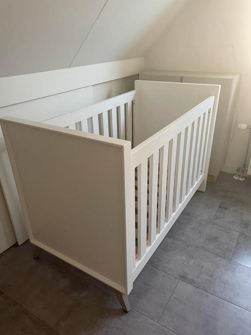 TWF Ledikant + commode, Kinderen en Baby's, Kinderkamer | Complete kinderkamers, Gebruikt, Jongetje of Meisje, Ophalen