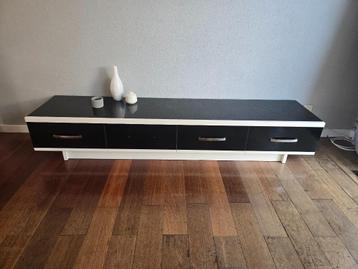 Mooie zwarte Tv meubel  beschikbaar voor biedingen