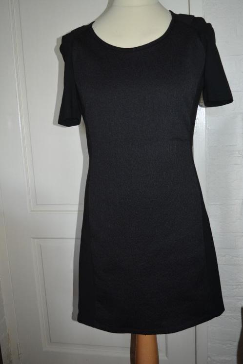 Maison Scotch, mooi zwart jurk, maat 3 (M), Kleding | Dames, Jurken, Zo goed als nieuw, Maat 38/40 (M), Zwart, Boven de knie, Ophalen of Verzenden