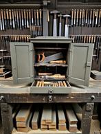 Oud gereedschap hangkastje brocante look, Ophalen of Verzenden