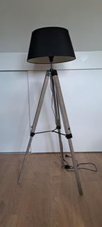Vloerlamp 3 poot met zwarte kap, Huis en Inrichting, Lampen | Vloerlampen, Ophalen, Zo goed als nieuw, Hout, 100 tot 150 cm