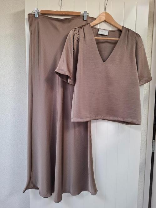 Neo Noir prachtige satijnen rok en top maat 38/40 nieuw, Kleding | Dames, Rokken, Nieuw, Maat 38/40 (M), Beige, Onder de knie