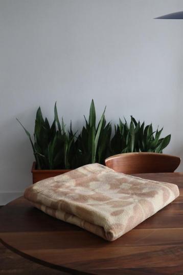 Vintage beige wollen kleed met patronen / retro mid century beschikbaar voor biedingen