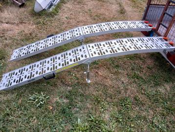 Aluminium oprijplaten 2x 340kg beschikbaar voor biedingen