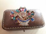 Oude Broche Bloemenmandje met Gekleurde Rijnst. GRATIS Verz., Verzenden, Overige materialen, Broche, Verguld