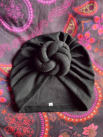 Splinternieuwe tulband muts met knoop nu voor 10€ beschikbaar voor biedingen