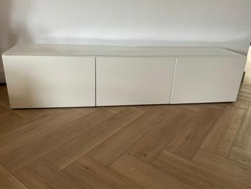 Audio/televisiekast IKEA met glasplaat 