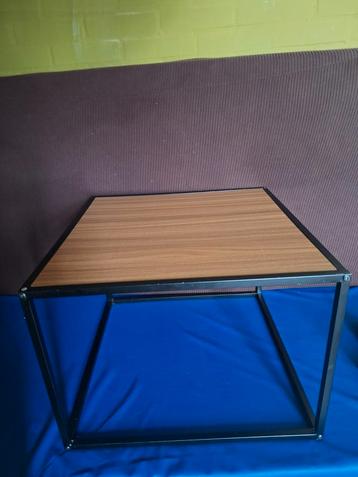 Bijzettafel xenos 50X50cm beschikbaar voor biedingen