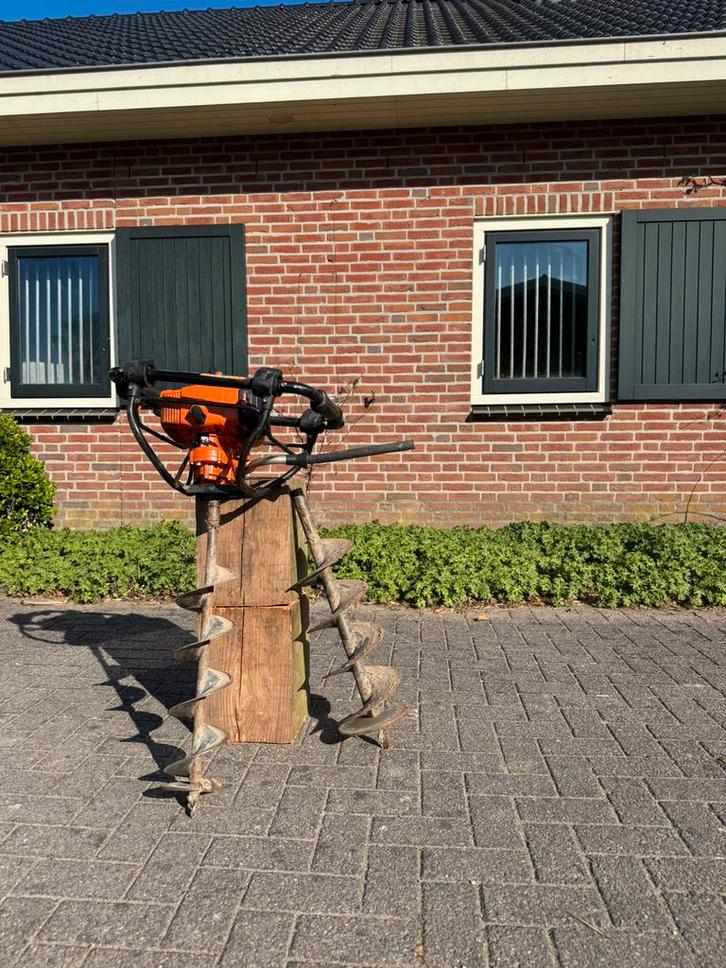 Stihl bt121 palen/ grond boor 2 takt, Tuin en Terras, Hand-tuingereedschap, Nieuw, Grondboor, Ophalen