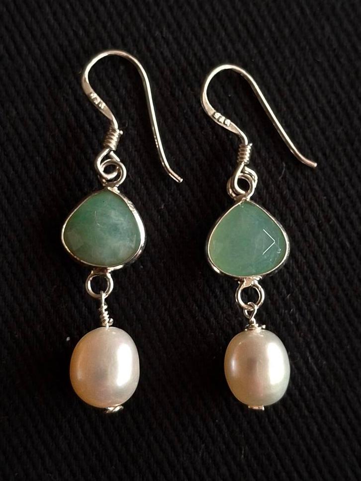 Zilveren oorbellen met smaragd en zoetwater parels, Sieraden, Tassen en Uiterlijk, Oorbellen, Nieuw, Hangers, Zilver, Groen, Met edelsteen