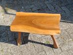 Walnoten houten bijzettafel met vintage poten, Minder dan 55 cm, Rond, Ophalen of Verzenden, Zo goed als nieuw