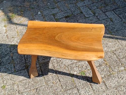 Walnoten houten bijzettafel met vintage poten, Huis en Inrichting, Tafels | Bijzettafels, Zo goed als nieuw, Rond, Minder dan 55 cm
