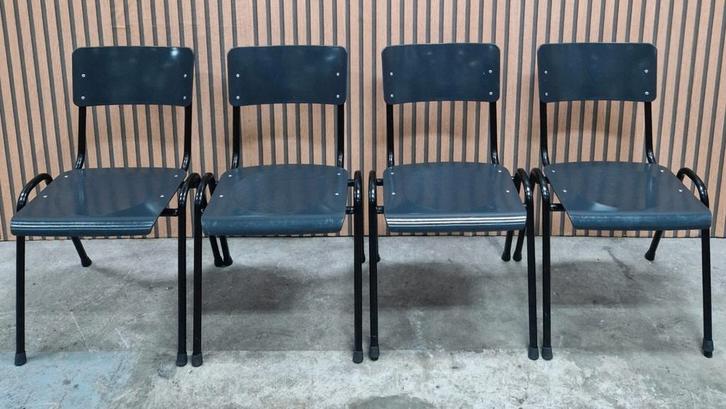 32 x Schoolstoelen kunststof kantine horeca stoelen terras, Huis en Inrichting, Stoelen, Zo goed als nieuw, Vijf, Zes of meer stoelen
