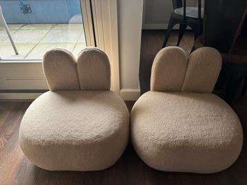 2 Leuke Kinder Poefjes in Goede Staat beschikbaar voor biedingen