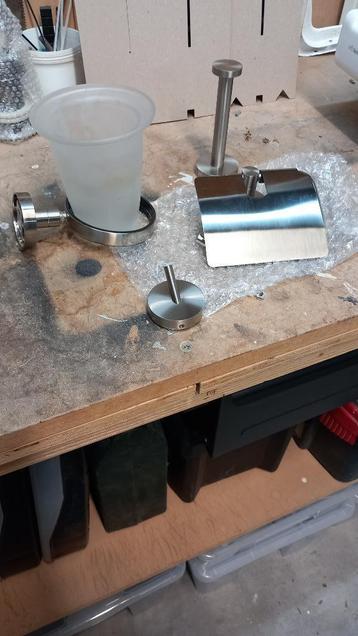 toilet accesoires beschikbaar voor biedingen