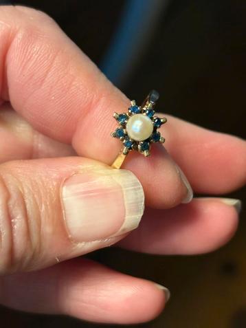 Mooie 9 karaat gouden ring met saffier en parel beschikbaar voor biedingen