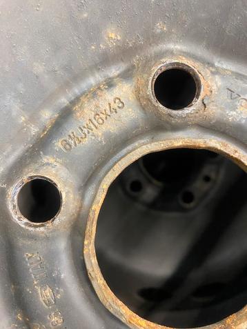 Zgan winterbanden 5x108  225  55  16 beschikbaar voor biedingen