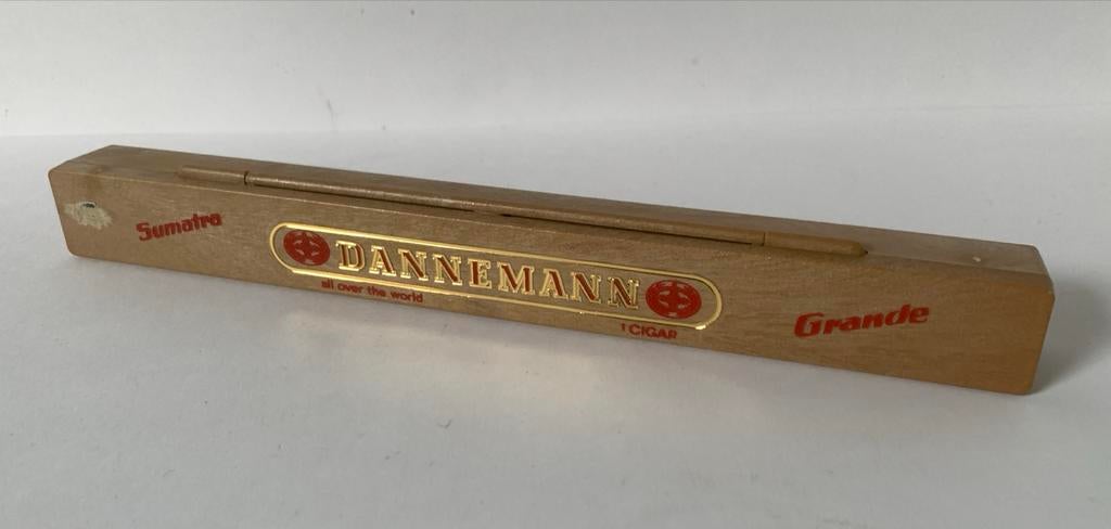 Kunststof Sigaarkoker sigarenkistje Dannemann Sumatra Grande, Verzamelen, Rookartikelen, Aanstekers en Luciferdoosjes, Zo goed als nieuw